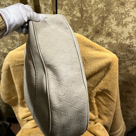 Authentic Gucci hobo bag in great condition. - Picture 7 of 11